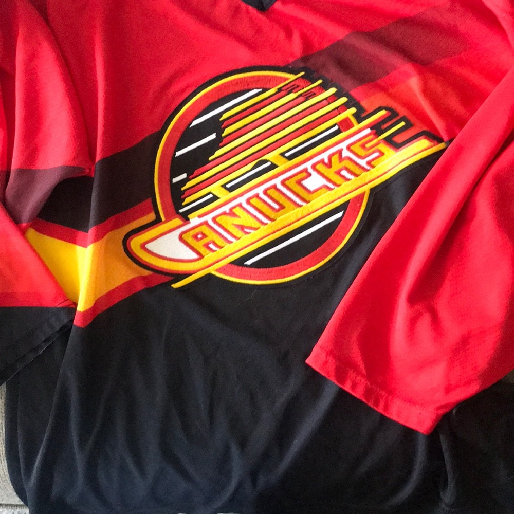 Vancouver Canuck authentic 90s alt jersey